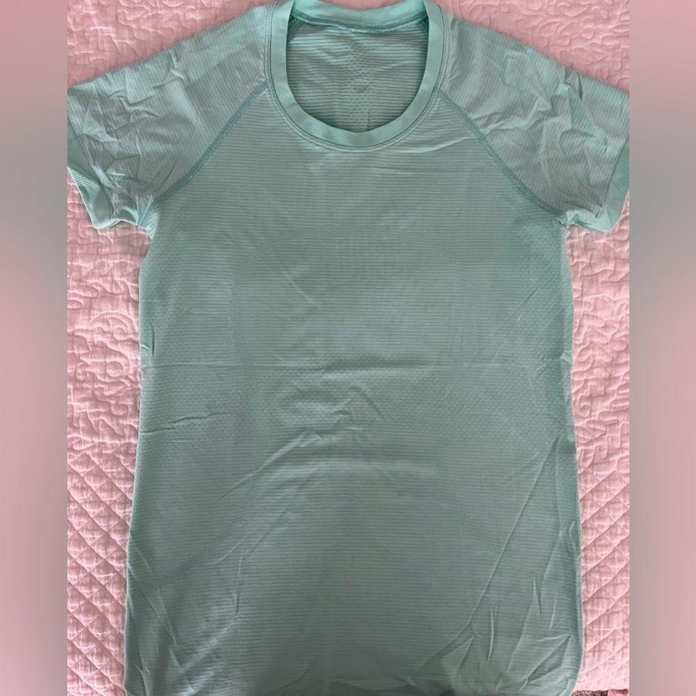 Lululemon swiftly tech short sleeve shirt in light green. Very soft!